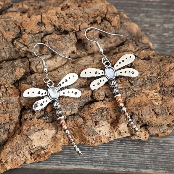 New Silver & Gold Dragonfly dangle style Earrings women’s jewelry - Picture 1 of 6